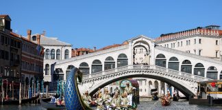 A Venezia la Regata Storica sul Canal Grande (1)