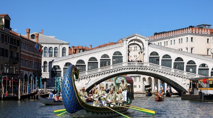 A Venezia la Regata Storica sul Canal Grande (1)