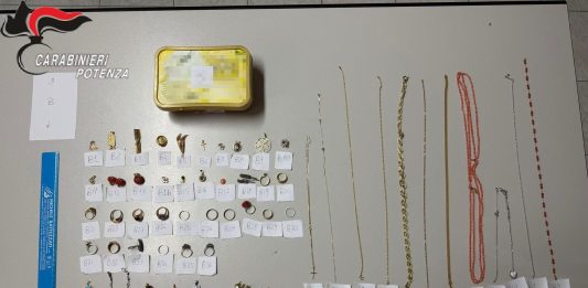 Basilicata, truffa del finto Carabiniere: 2 arresti con bottino da 100 mila euro