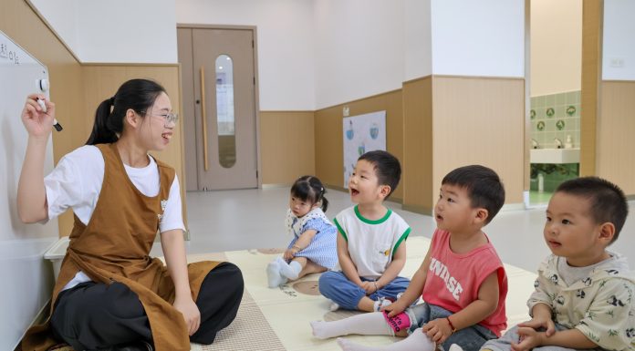 Cina: più sostegno alla natalità con miglioramento servizi per l’infanzia