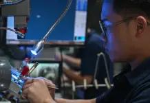 Cina: settore dell’occhialeria di Fengjie crea oltre 3.500 posti di lavoro (2)