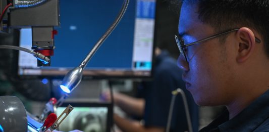Cina: settore dell’occhialeria di Fengjie crea oltre 3.500 posti di lavoro (2)