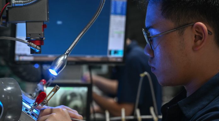 Cina: settore dell’occhialeria di Fengjie crea oltre 3.500 posti di lavoro (2)