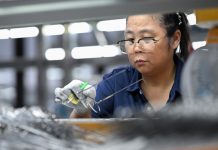 Cina: settore dell’occhialeria di Fengjie crea oltre 3.500 posti di lavoro (3)