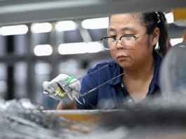 Cina: settore dell’occhialeria di Fengjie crea oltre 3.500 posti di lavoro (3)