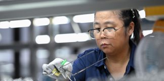 Cina: settore dell’occhialeria di Fengjie crea oltre 3.500 posti di lavoro (3)
