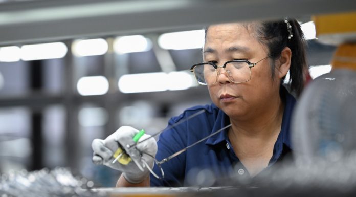 Cina: settore dell’occhialeria di Fengjie crea oltre 3.500 posti di lavoro (3)