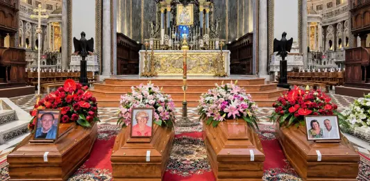 Crollo Messina, la Cattedrale gremita per l’ultimo saluto alle vittime