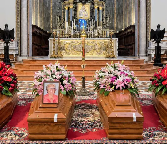 Crollo Messina, la Cattedrale gremita per l’ultimo saluto alle vittime