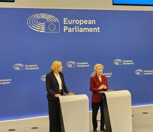 Von der Leyen lancia il Kids Act: “Niente social sotto i 13 anni”