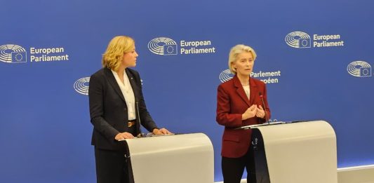 Von der Leyen lancia il Kids Act: “Niente social sotto i 13 anni” / Video