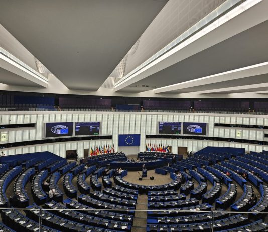 Il Parlamento Ue adotta proposte su ambiente online sicuro per i minori