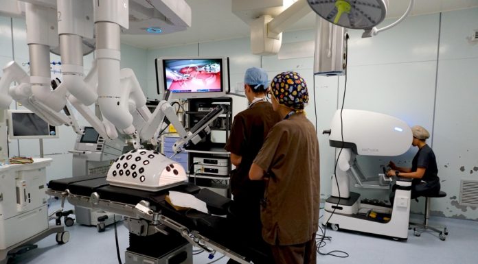 Dall’innovazione all’applicazione, robot chirurgici cinesi al Policlinico di Milano