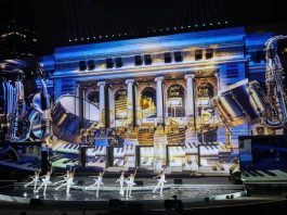 Cina: lo spettacolo di luci apre il festival Shining Shanghai (1)