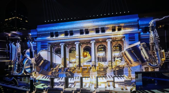 Cina: lo spettacolo di luci apre il festival Shining Shanghai (1)