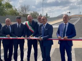 Inaugurato e aperto al traffico il nuovo sovrappasso di Santa Caterina, Decaro: “Aumenta la sicurezza” / Video