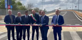 Inaugurato e aperto al traffico il nuovo sovrappasso di Santa Caterina, Decaro: “Aumenta la sicurezza” / Video