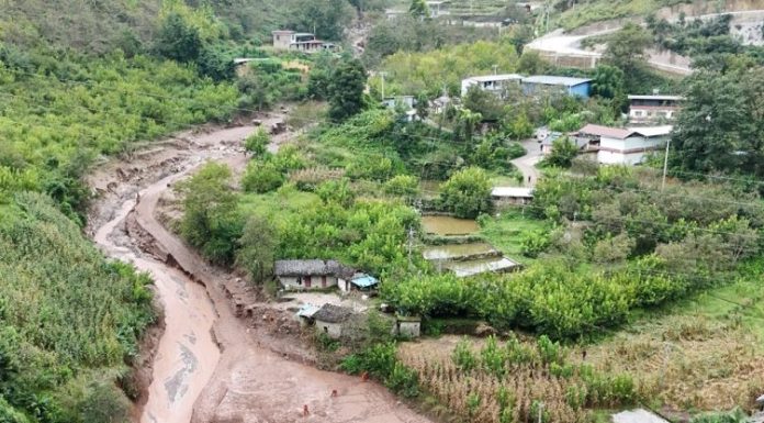 Cina: colata di fango nel Sichuan, due morti e tre dispersi (1)