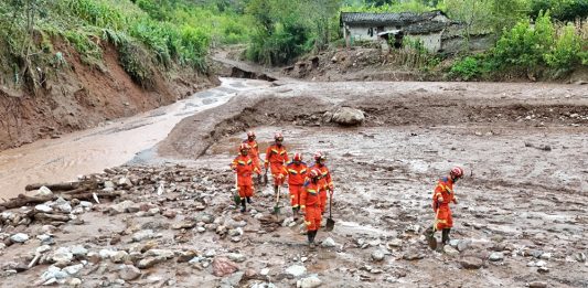 Cina: colata di fango nel Sichuan, due morti e tre dispersi (2)