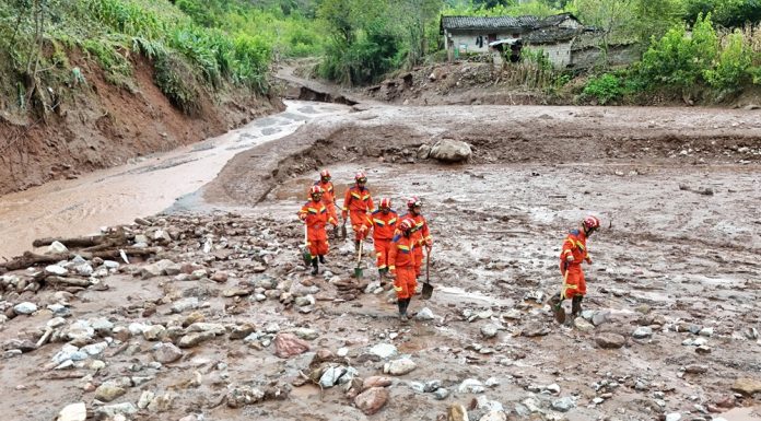 Cina: colata di fango nel Sichuan, due morti e tre dispersi (2)