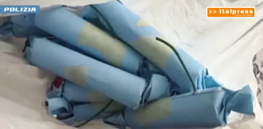 Gela, aveva un laboratorio per la droga e per ordigni esplosivi: fermato un 43enne / Video