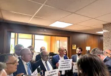 Campania, protesta del centrodestra in Regione: “Mancano le risposte alle interrogazioni”