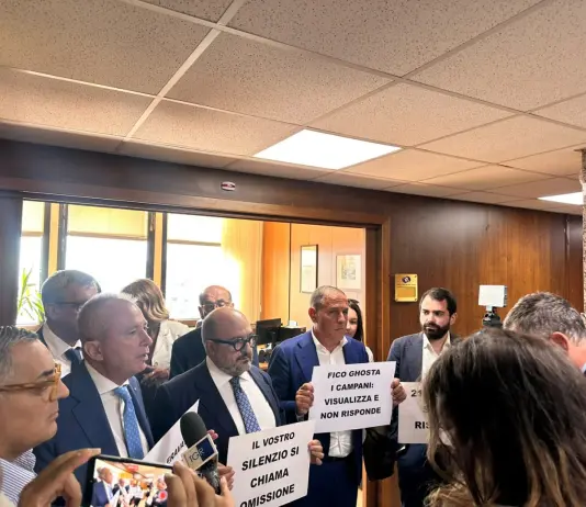 Campania, protesta del centrodestra in Regione: “Mancano le risposte alle interrogazioni”
