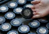 Cina: Anhui, produzione di stick d’inchiostro Hui a forma di torta lunare (3)