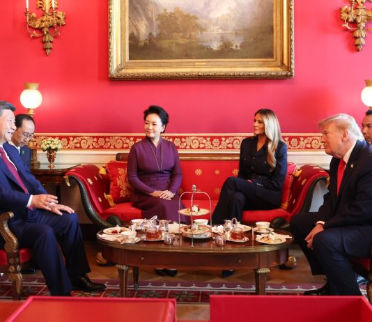 Cina-USA: Xi, Trump e le due first lady si incontrano per chiacchierata davanti a una tazza di tè (3)