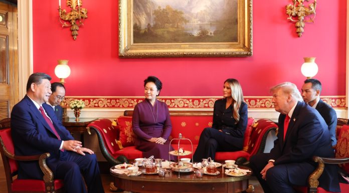 Cina-USA: Xi, Trump e le due first lady si incontrano per chiacchierata davanti a una tazza di tè (3)