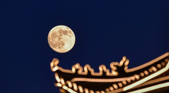 Cina: la Luna della Festa di metà autunno illumina i cieli del Paese (1)