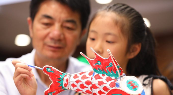 Cina: lanterne e dolci tradizionali per la Festa di metà autunno (2)