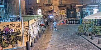 Napoli, rapina a Piazza del Gesù: fermati due 19enni tornati sul luogo del delitto