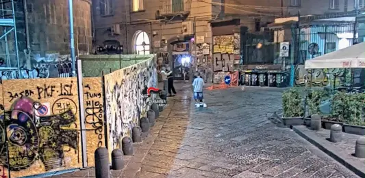 Napoli, rapina a Piazza del Gesù: fermati due 19enni tornati sul luogo del delitto