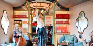 Cina: il treno turistico del Wuyishan attira tanti visitatori (1)