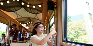 Cina: il treno turistico del Wuyishan attira tanti visitatori (2)