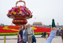 Cina: cesto di fiori gigante in piazza Tian’anmen per la Festa nazionale (3)