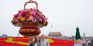 Cina: cesto di fiori gigante in piazza Tian’anmen per la Festa nazionale (3)