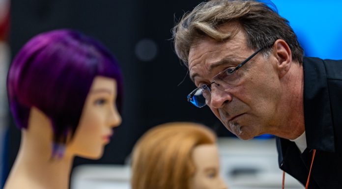 Cina: acconciatura e moda tra le prove dei WorldSkills a Shanghai (1)