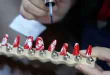 Cina: da Donghai a Milano, le unghie finte entrano nel mondo della moda