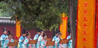 Cina: Qufu, cerimonia per 2.577esimo anniversario della nascita di Confucio (2)