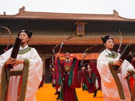 Cina: Qufu, cerimonia per 2.577esimo anniversario della nascita di Confucio (3)