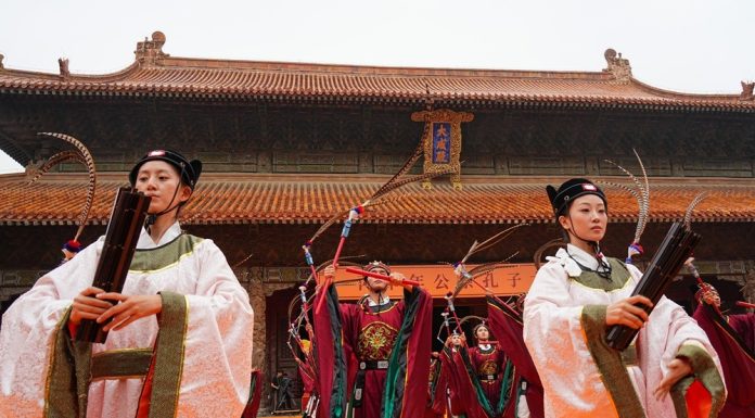 Cina: Qufu, cerimonia per 2.577esimo anniversario della nascita di Confucio (3)