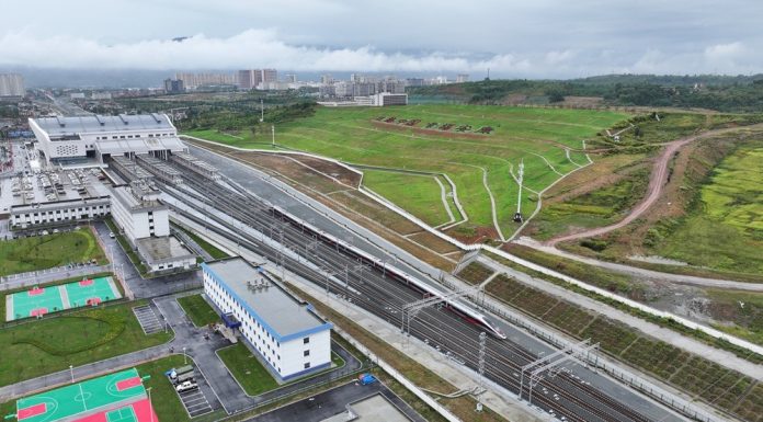 Cina: entra in servizio la ferrovia ad alta velocità Xi’an-Ankang (2)