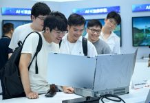 Cina: gli utenti dell’IA generativa superano i 700 milioni