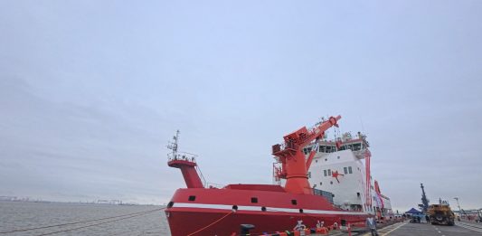 Cina: rompighiaccio Xuelong e Xuelong 2 rientrano da spedizione nell’Artico