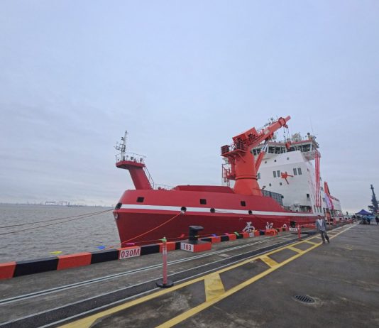 Cina: rompighiaccio Xuelong e Xuelong 2 rientrano da spedizione nell’Artico