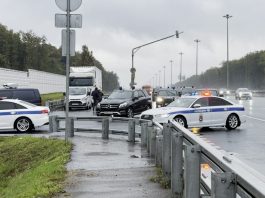 Media, gli inviati Usa Witkoff e Kushner sono atterrati a Mosca. Zelensky “La Russia ha attaccato i nostri aeroporti, non vuole la pace”