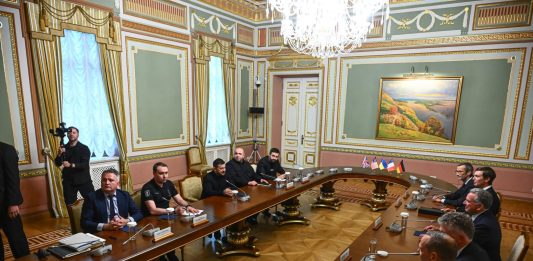 Gli inviati Usa Witkoff e Kushner a Kiev per i colloqui. Zelensky “Ucraina costruttiva ma serve una pace dignitosa”