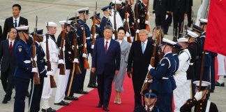 Xi Jinping in visita negli Usa: “I nostri paesi siano partner, non rivali”. Trump lo accoglie alla base Andrews: “Ottimo incontro” / Video
